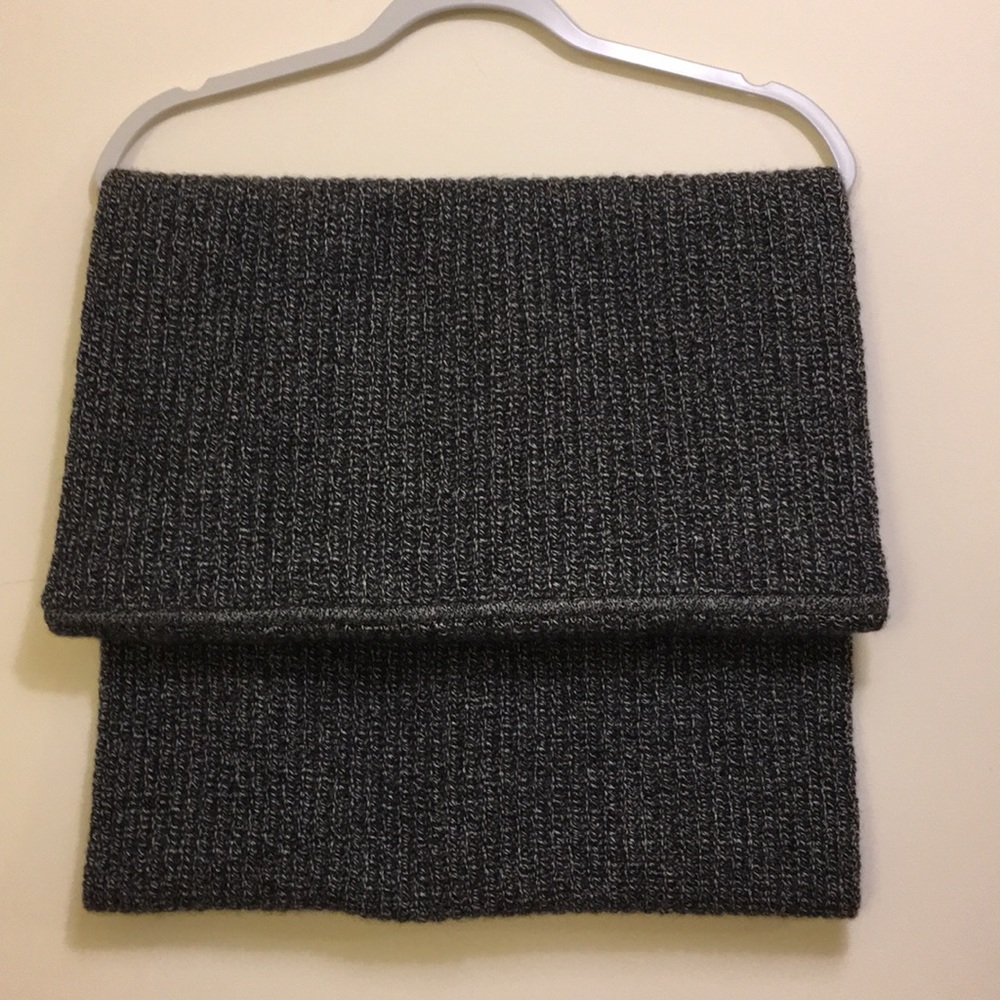 Club Monaco Cashmere scarf - Picture 2 of 3